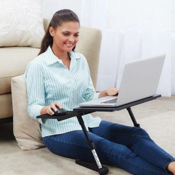 Woman sitting comfortably on the floor using Air Space laptop table.