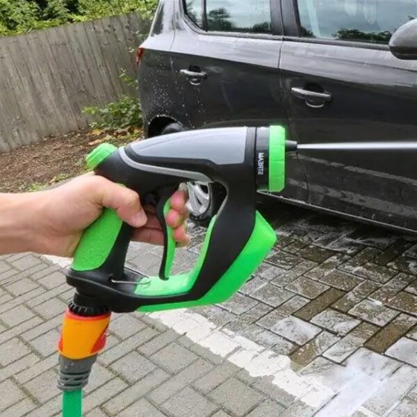 Foam spray gun vertically spraying a car with strong pressure and precise cleaning.