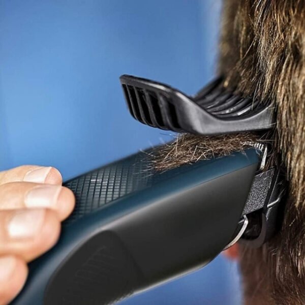 Home Haircut with Comfort – Man Uses Philips 3000 Series Trimmer for Easy Grooming.