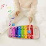 Rolimate's xylophone stimulates children's hearing with 8 various tones.