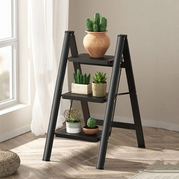 Versatile 3-step ladder for household and DIY tasks.